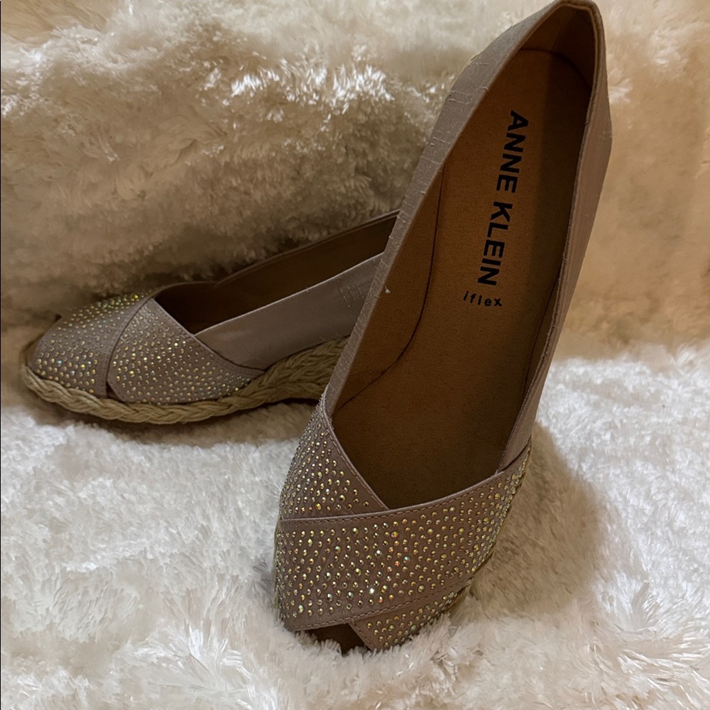 NIB Anne Klein Beige Wedge Glitter Toe Sandals 7.5